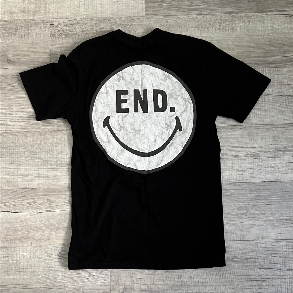 end clothing x chinatown market smiley t shirt large
